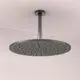 Duschkopf in runder Form, montiert an der Decke, mit vielen kleinen Düsen, in metallic grau. Ideal Standard Produkt für moderne Badezimmer.